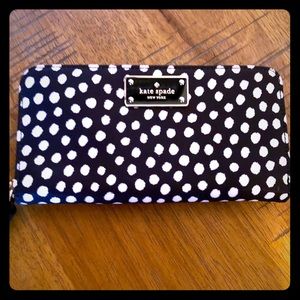 NWT Kate Spade wallet Adorable polka dot